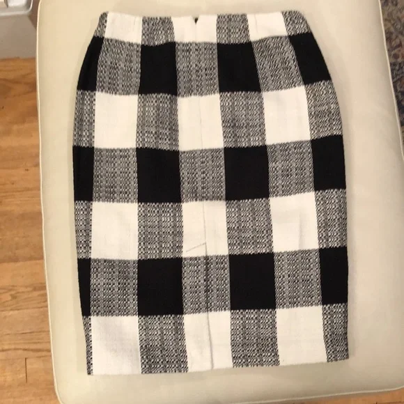 Talbots white/black checked pencil skirt, NWOT - Picture 6 of 6